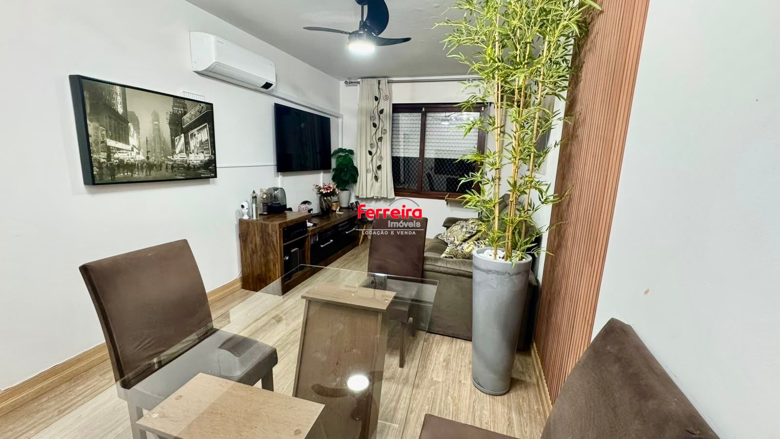 Apartamento 2 dormitórios reformado mobiliado próximo Assis Brasil Porto Alegre