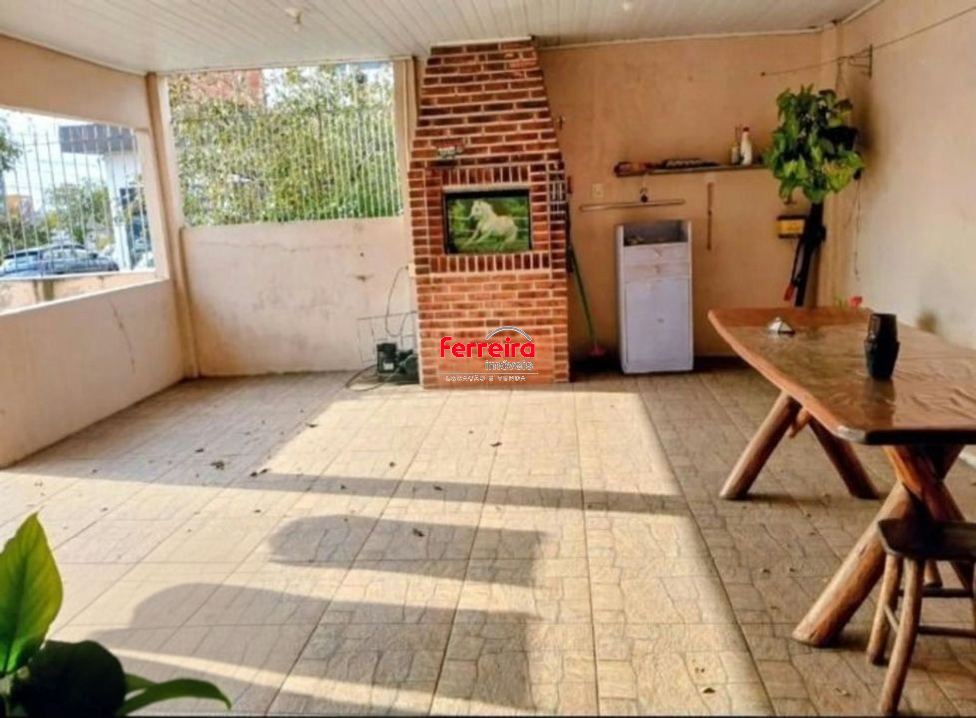 Casa de 4 Dormitórios e 2 vagas de Garagem em Gravataí.