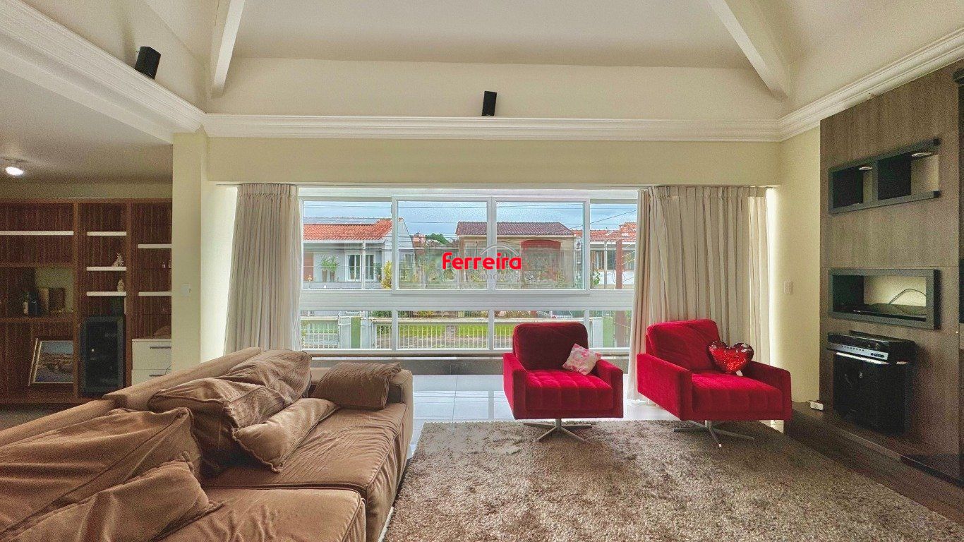 Casa com 4 Quartos, 3 suítes, 4 vagas e 600 m² privativos no Jardim Lindóia.