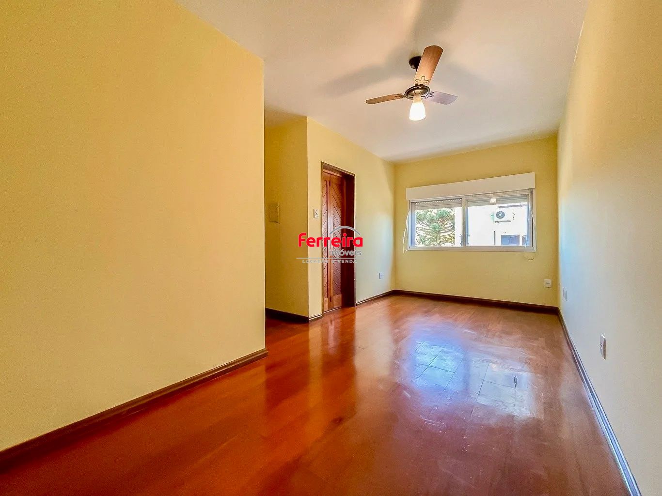 Apartamento no último andar com 1 dormitório 46m2 Bairro Cristal BarraShopping