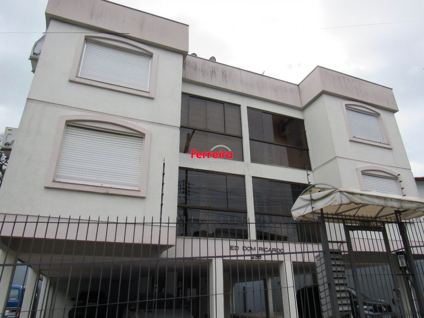 Apartamento à venda com 2 quartos 64 m² na rua doutor Ney Cabral, Nonoai.