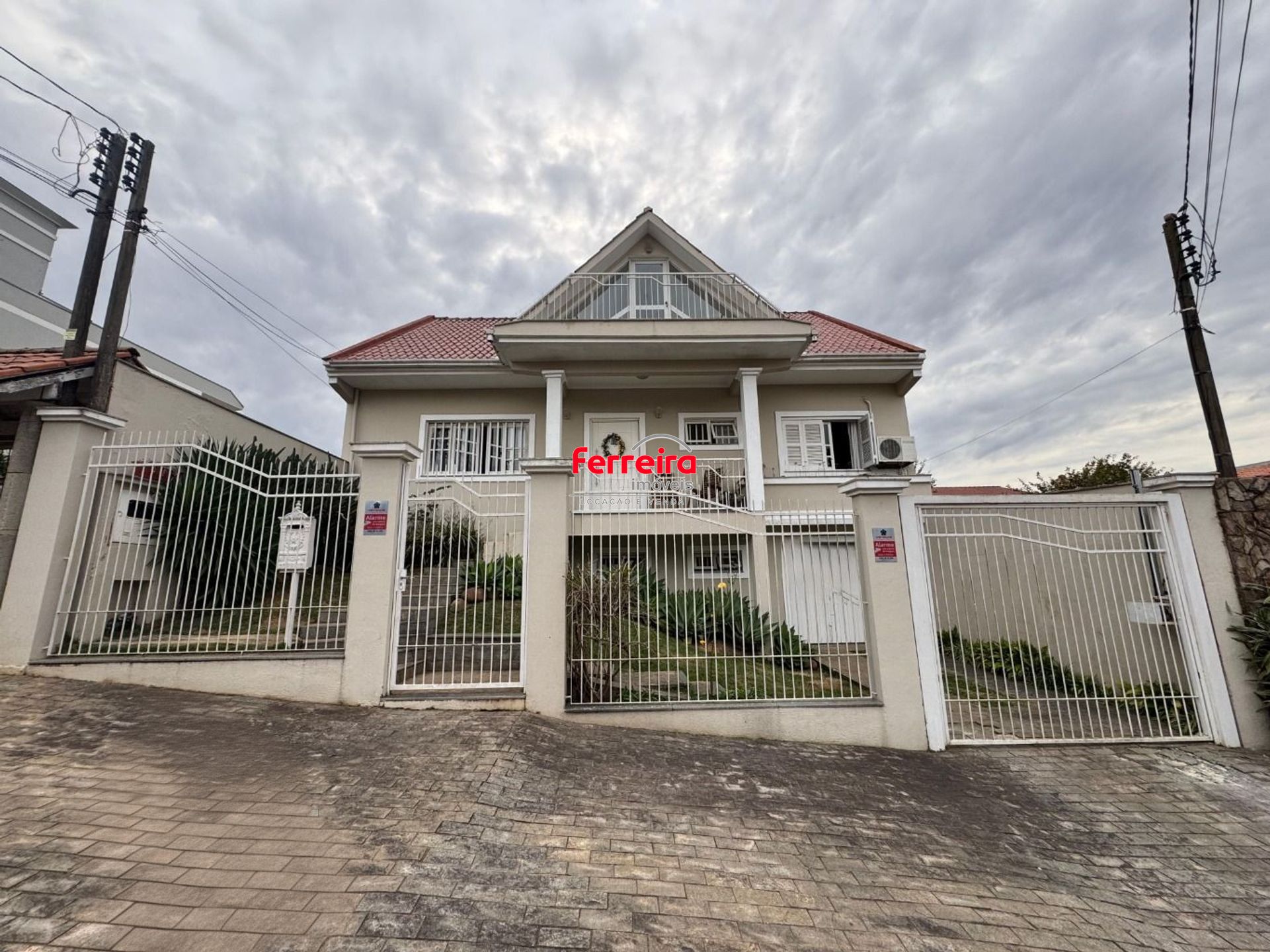 Casa de 280 metros quadrados, 3 Quartos  e 2 vagas em Canoas.