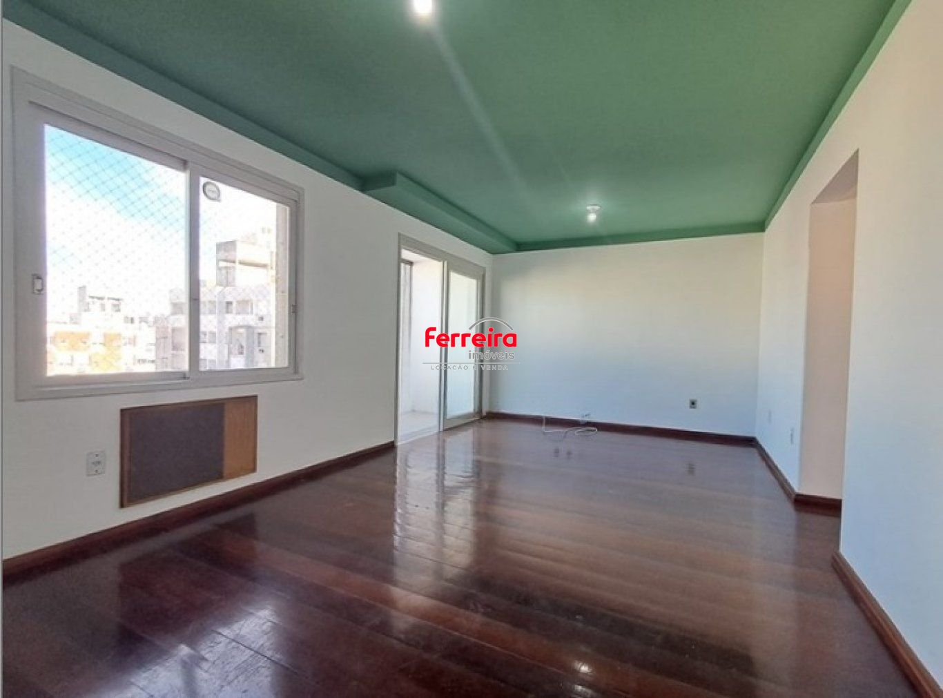 Apartamento com 2 quartos e 1 vaga à venda em Centro Histórico.