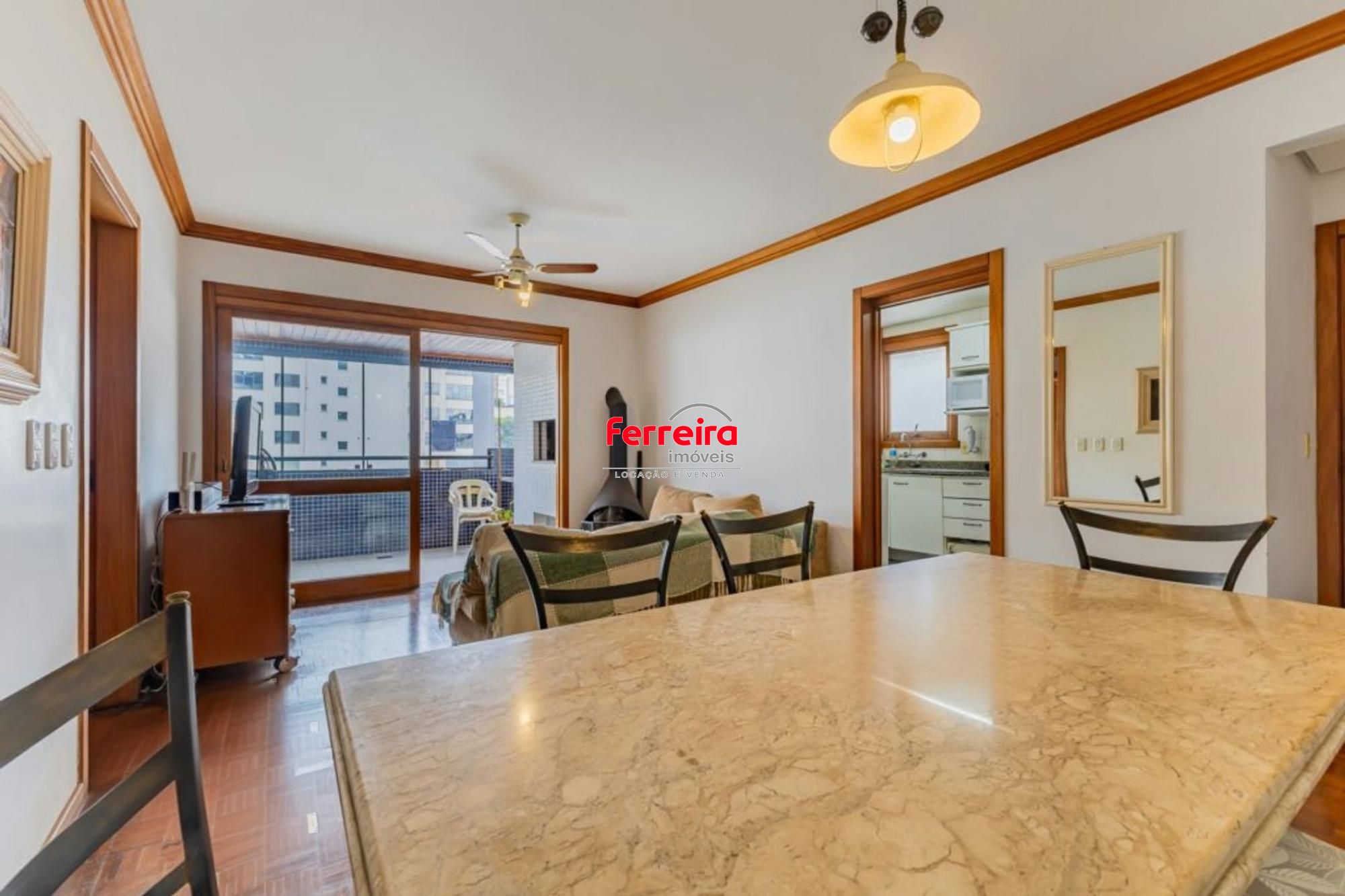 Apartamento com 3 quartos, 1 suíte, 3 vagas e elevador no Bairro São João.
