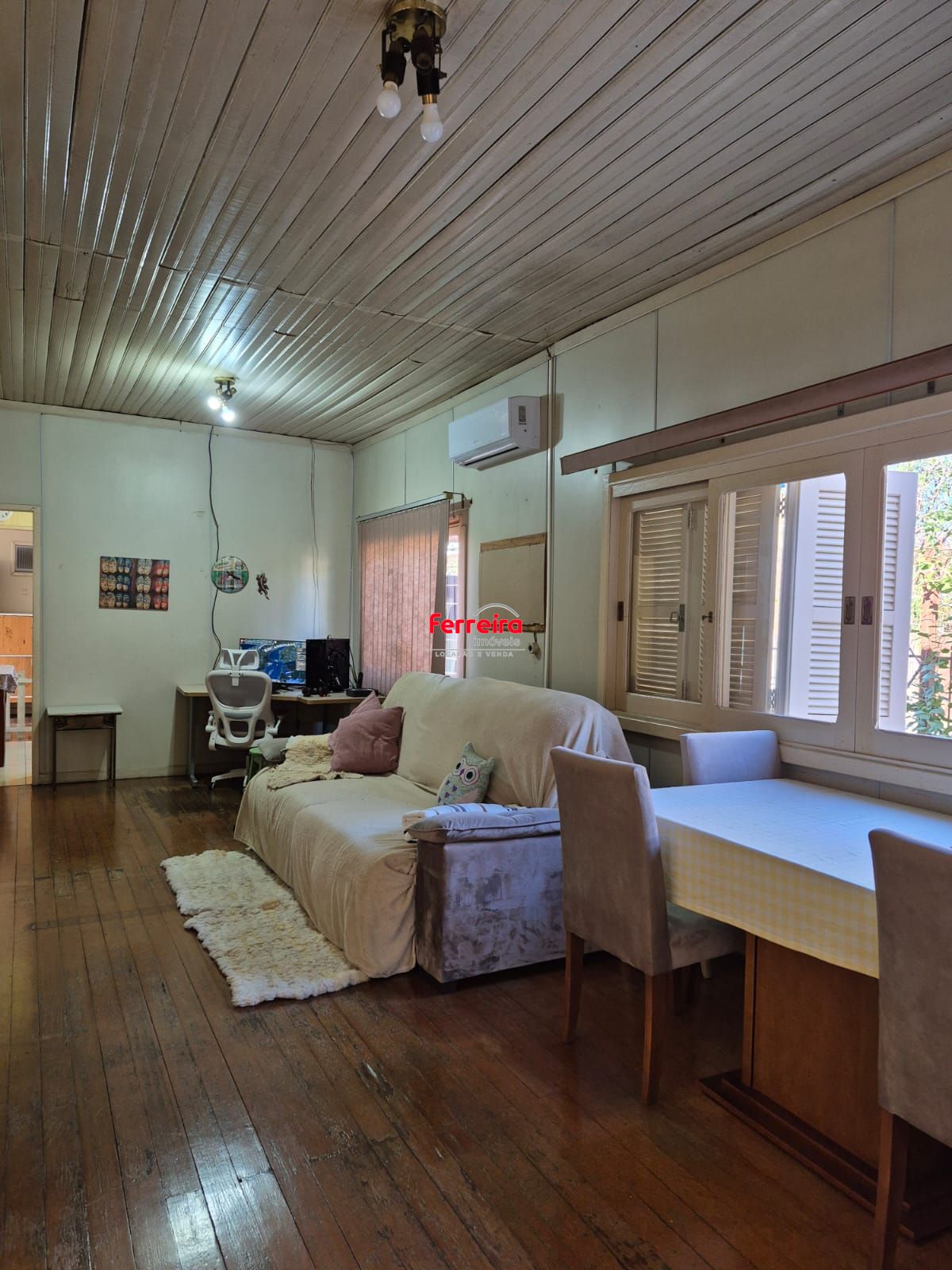 Casa mista de 3 quartos e 2 vagas no bairro Sarandi.