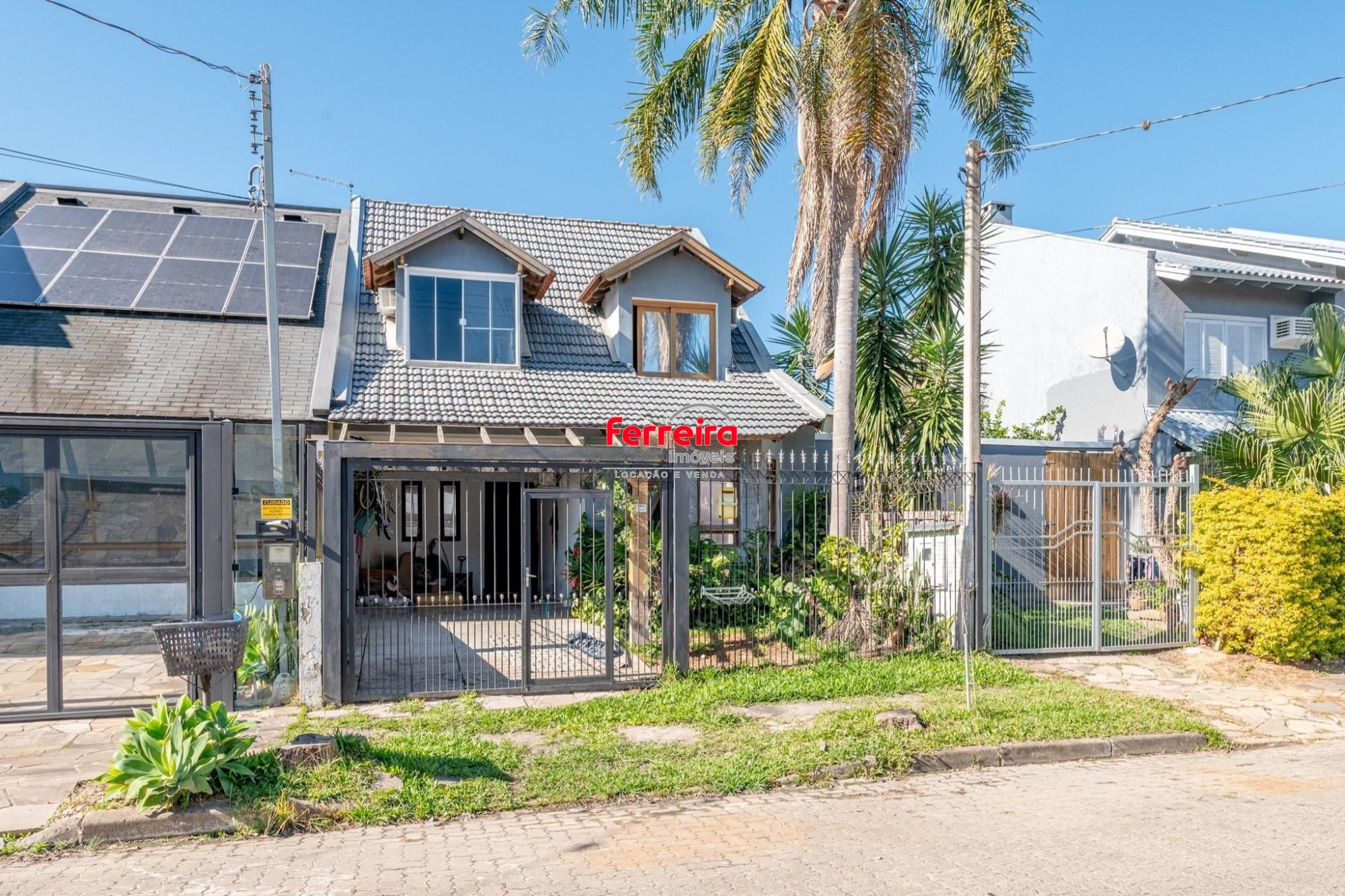 Casa com 2 quartos, 1 suíte, 2 vagas na Hípica.