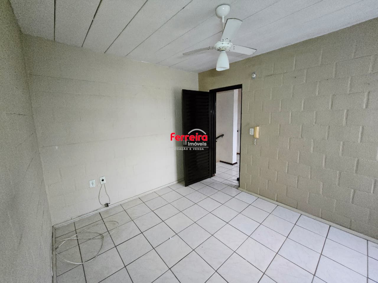 Apartamento com 2 quartos, portaria 24hr e vaga no bairro Lomba do Pinheiro
