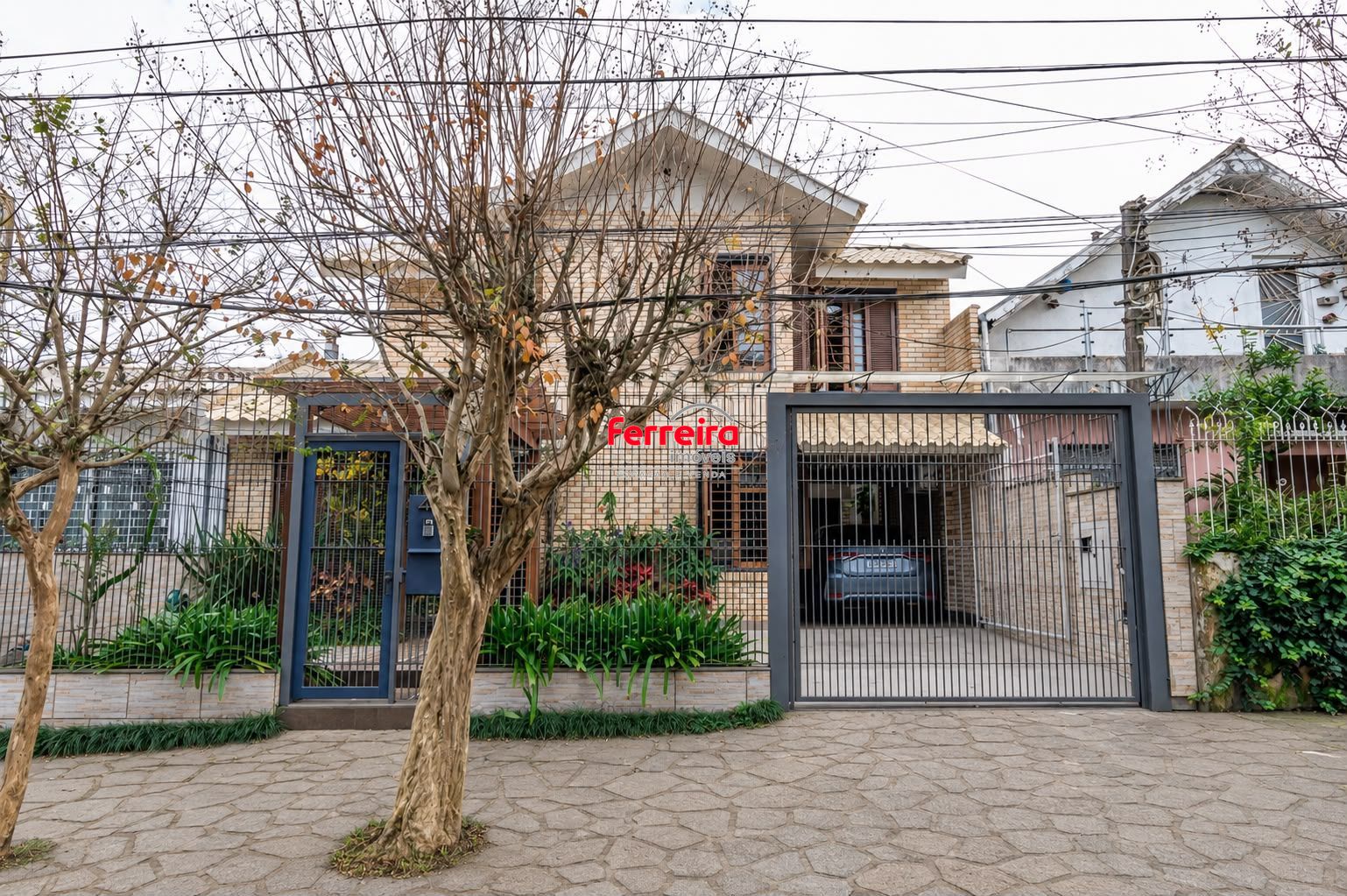 Casa à venda em Ipanema com 5 quartos, 2 suítes e piscina