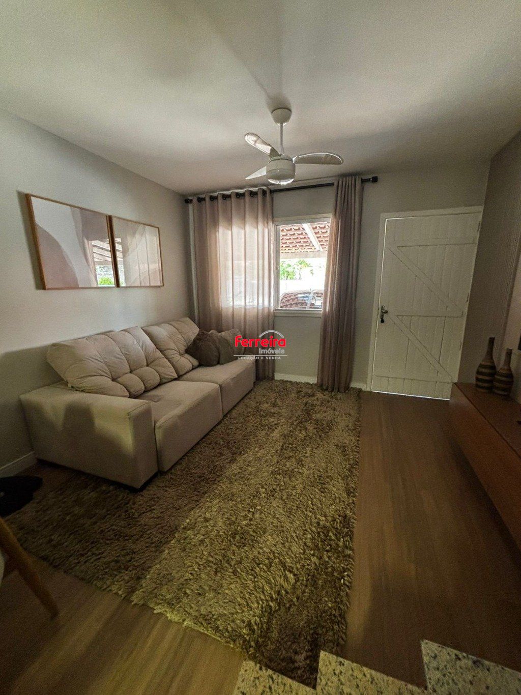 Casa com 2 dormitórios e 2 vagas de garagem em Canoas.