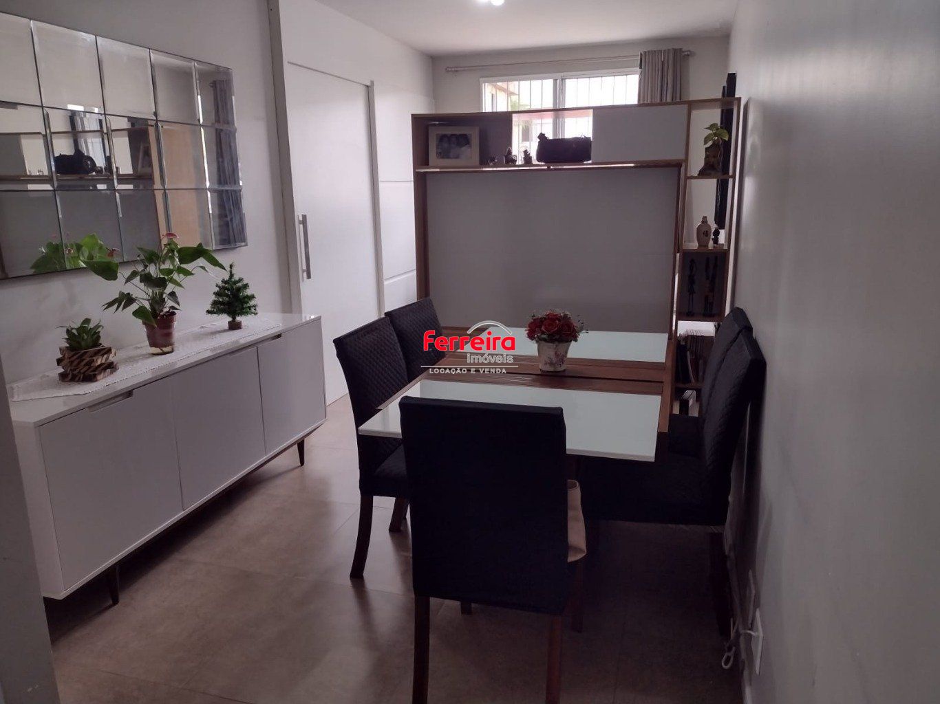 Apartamento 2 Dormitórios Térreo com Portaria 24h no Morro Santana