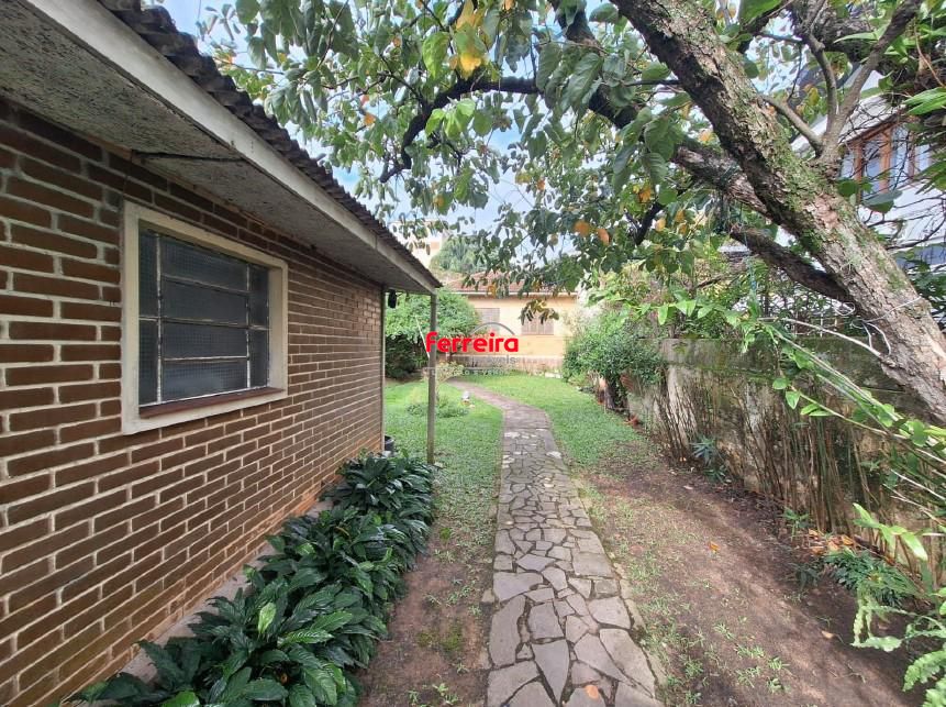 Casa com Terreno de 213m² na Azenha em Porto Alegre