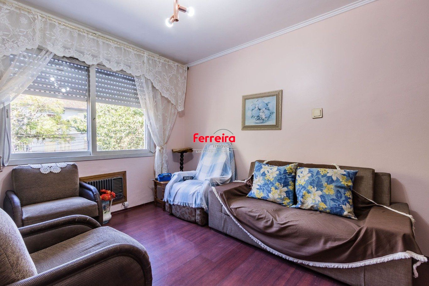 Apartamento 2 quartos, 1º andar, sol da manhã, vaga coberta