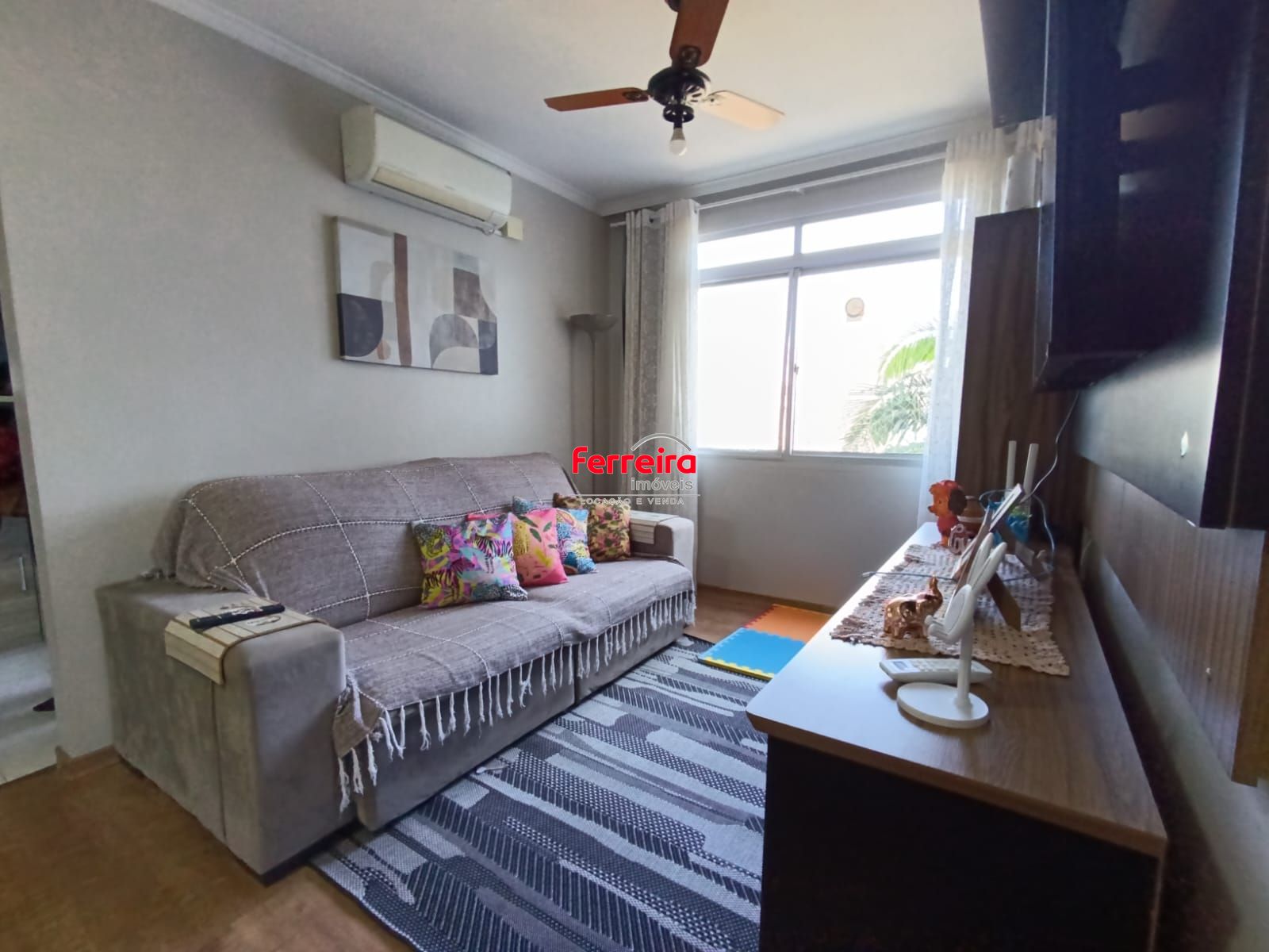Apartamento semi mobiliado de 3 quartos e 1 vaga no bairro Sarandi.
