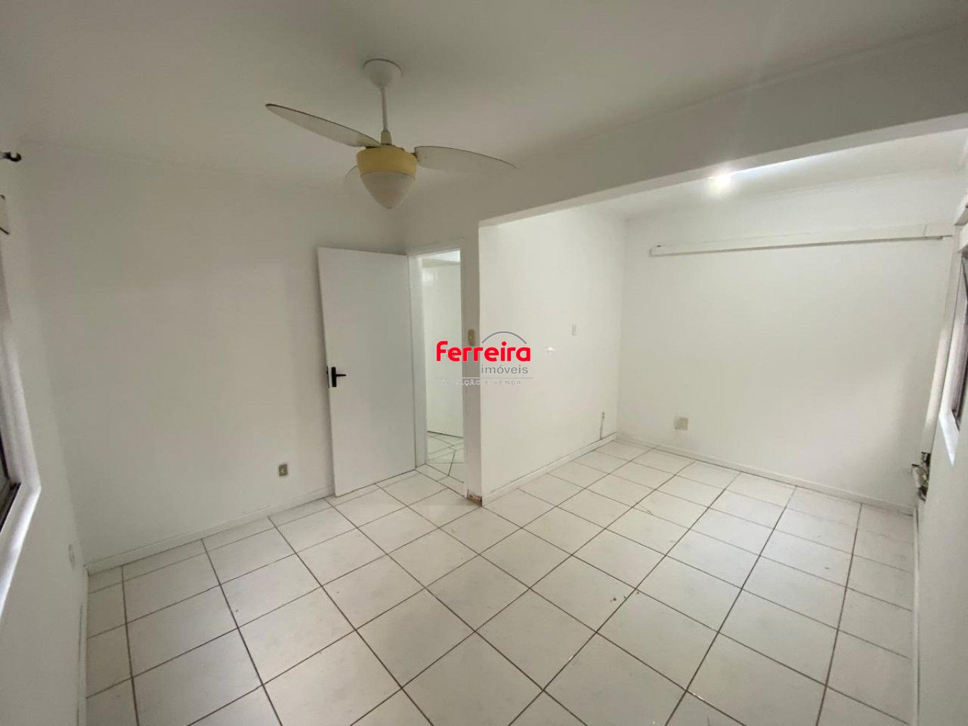 Apartamento de 2 dormitórios e duas vagas de garagem em Canoas.