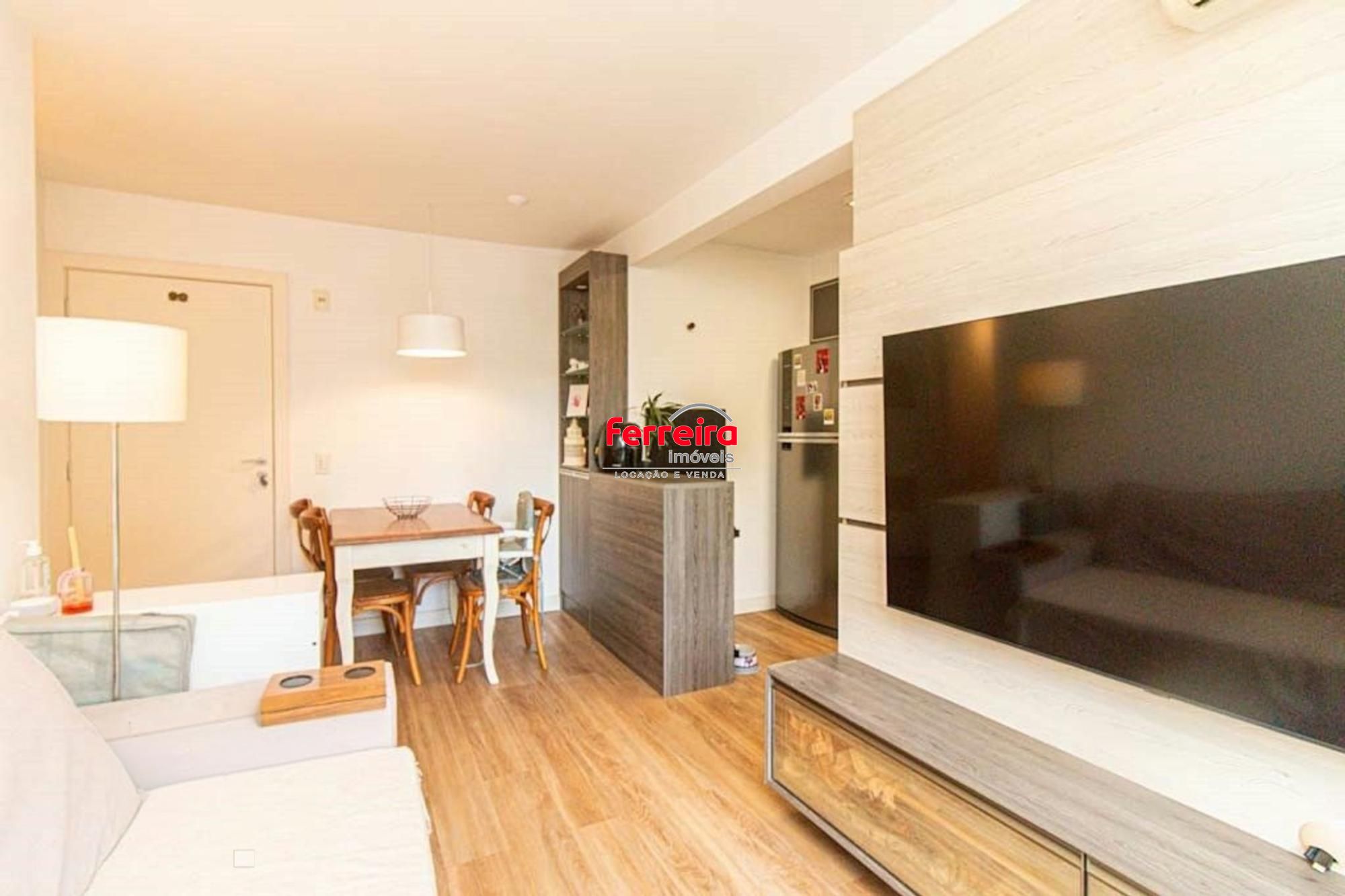 Apartamento à venda com 2 dormitórios, sacada e vaga no Morro Santana.
