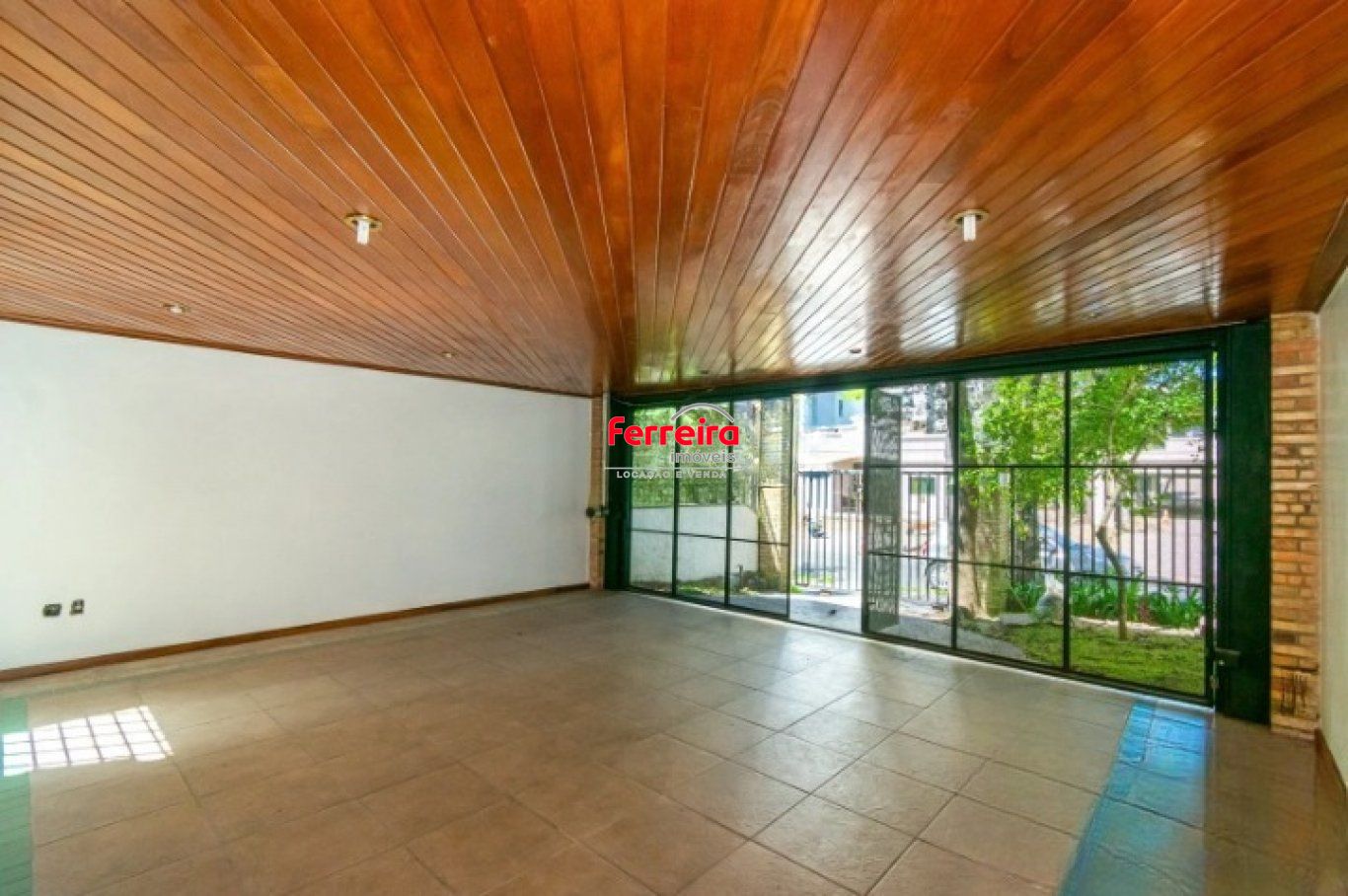 Casa com 3 quartos, 1 suíte, 2 vagas, e 234m² à venda no bairro Tristeza