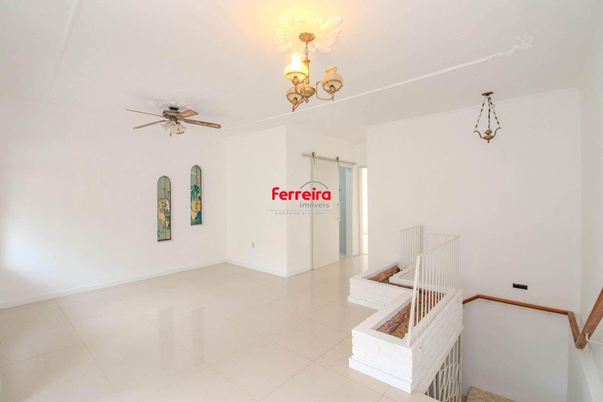 Casa com 3 dormitórios no Bairro Jardim Floresta