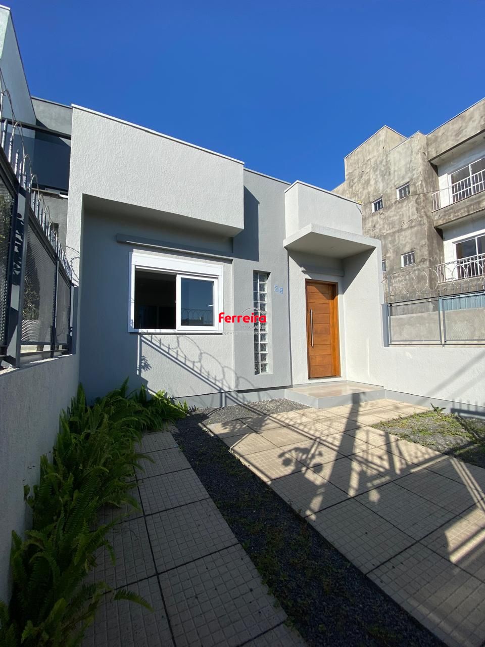 Linda Casa de 2 Dormitórios com uma suíte Localizada no Ipanema Residence Park