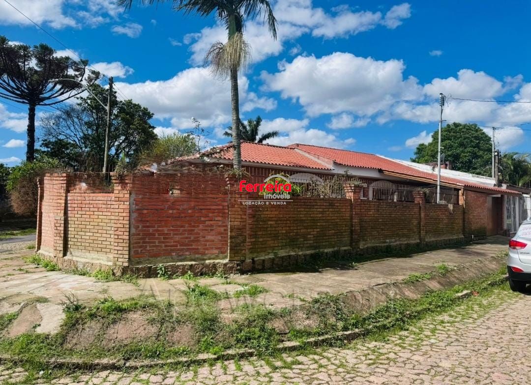 Casa no bairro Guarujá - 3 dormitórios - 1 suíte