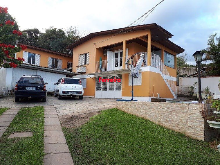 Casa com 4 dormitórios no bairro Vila Nova