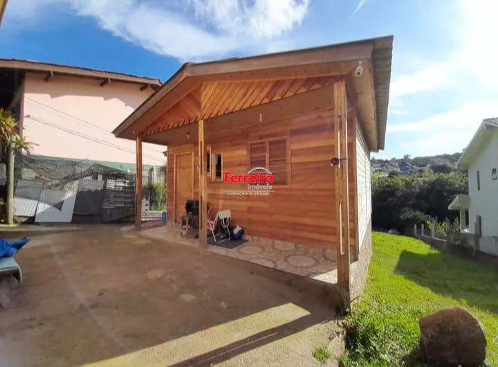 Terreno com 2 casas pré-fabricadas recém-construídas