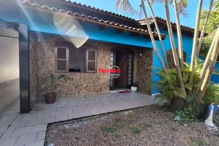 CASA A VENDA NO BAIRRO HARMONIA EM CANOAS COM 4 QUARTOS / 1 SUITE / 3 BANHEIROS / 6 VAGAS