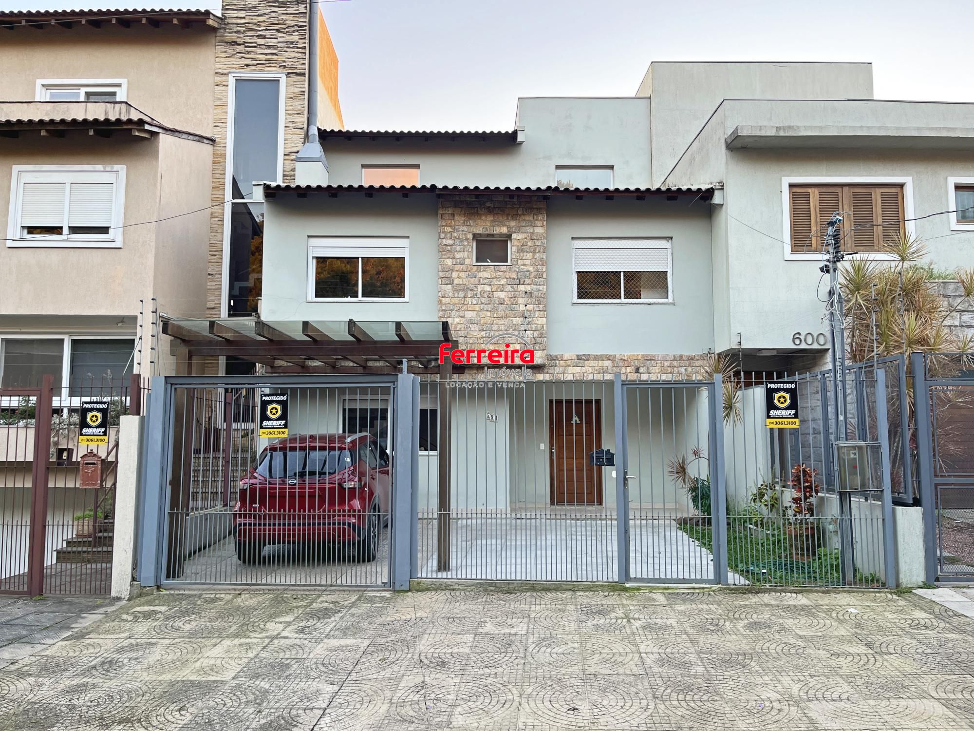 Casa para Venda - 270m², 3 dormitórios, sendo 1 suites, 2 vagas - Guarujá