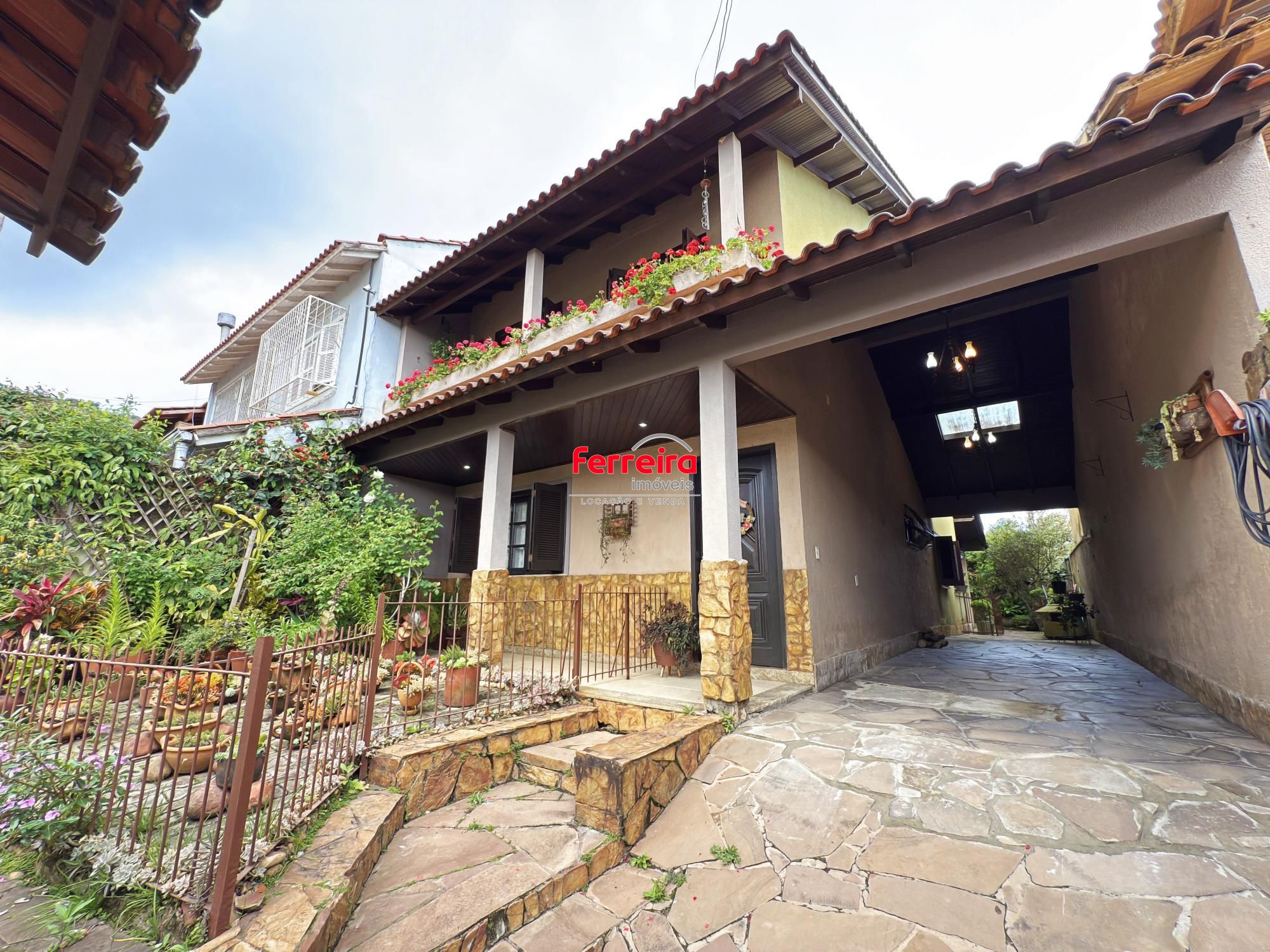 Excelente sobrado com 255 m² de área privativa 3 dormitórios com opção do 4 dormitórios