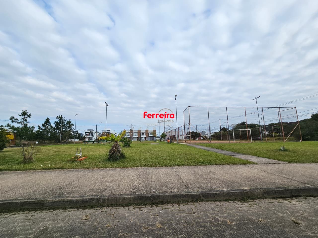 Terreno de esquina residencial ou comercial rua principal loteamento prox Zaffari da Hípica !