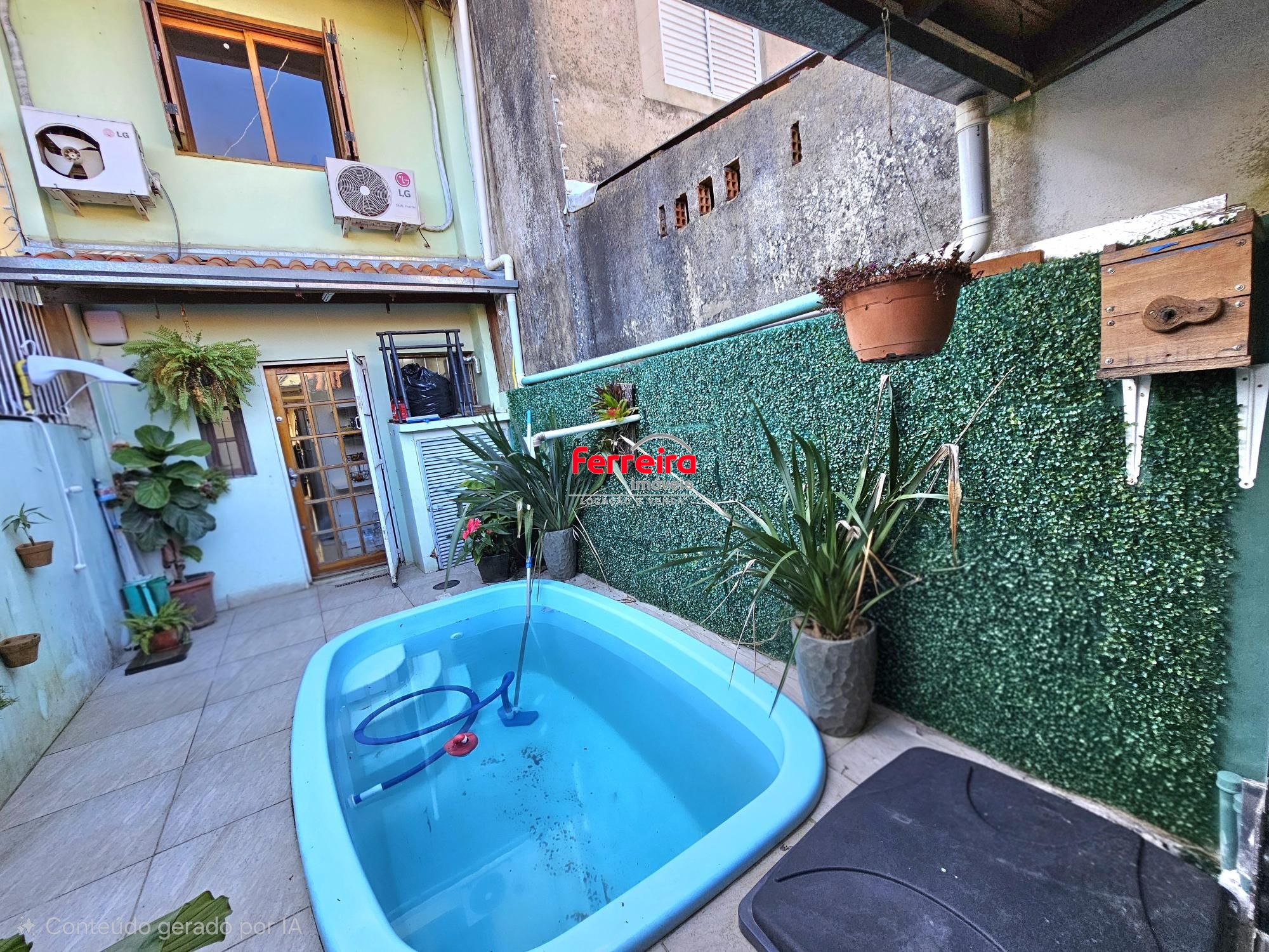 Sobrado 2 dormitórios com piscina e churrasqueira no bairro Hípica !