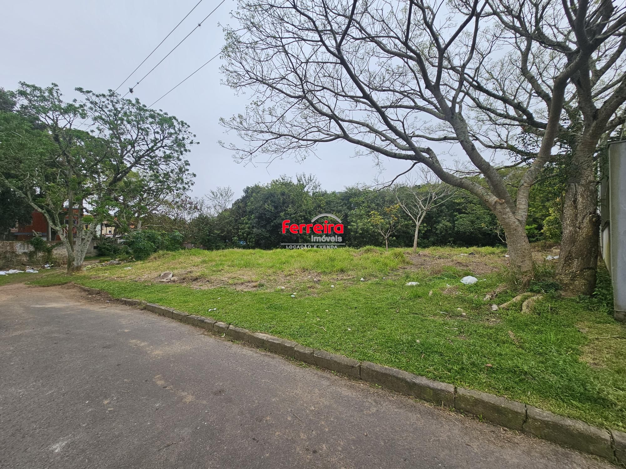 Terreno plano com 446m² a venda no Bairro Ipanema loteamento com excelente padrão construtivo, longe de alagamentos !