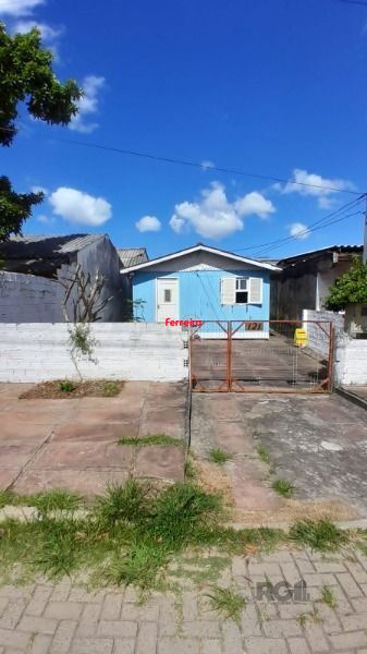 Casa em Porto Alegre, no bairro Restinga, com 2 dormitório(s), e 2 banheiros, à venda.
