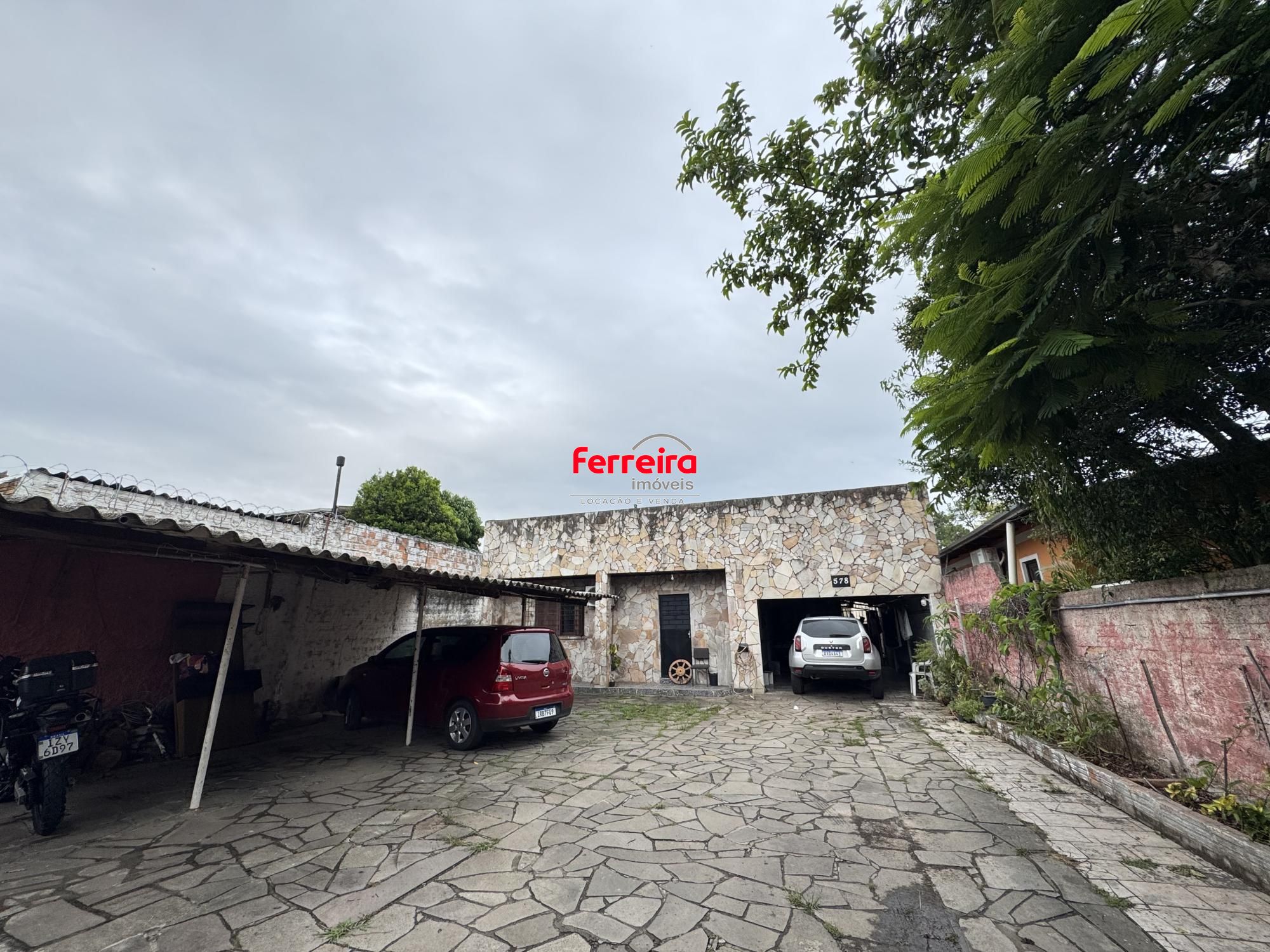 Casa espaçosa no bairro Cristal,