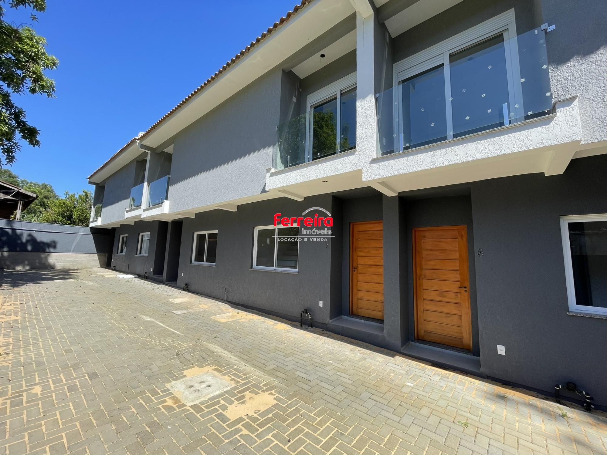 Casa Condominio em Porto Alegre, no bairro Nonoai, com 2 dormitório(s), e 2 banheiros, à venda.