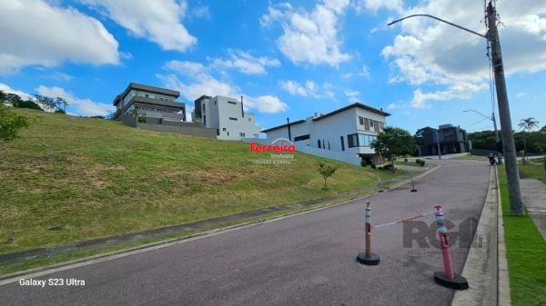 Terreno com 611,00m²  à venda no Condomínio Alphaville.