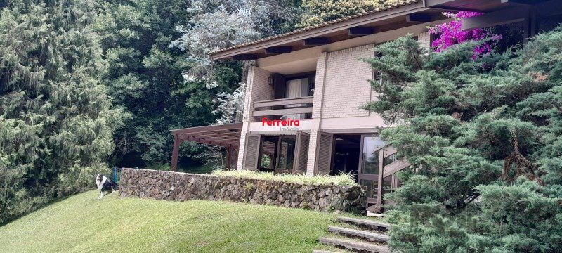 🏡 BELÍSSIMA CASA EM GRAMADO – JUNTO AO LAGO NEGRO 🌲✨