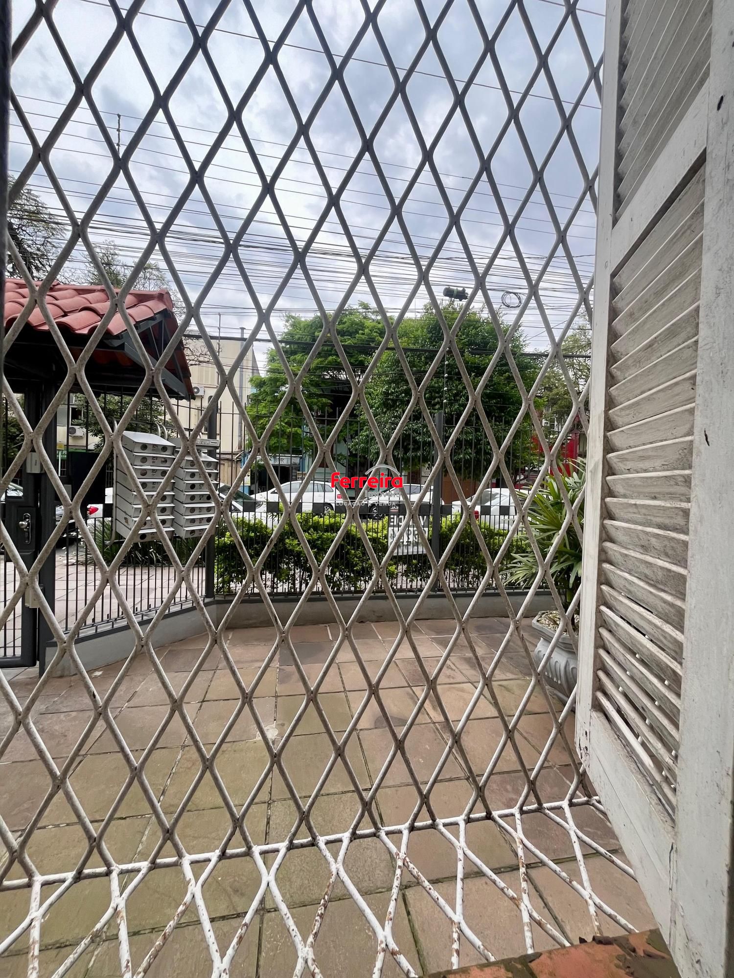 🏡 APARTAMENTO TERREO À VENDA — MENINO DEUS