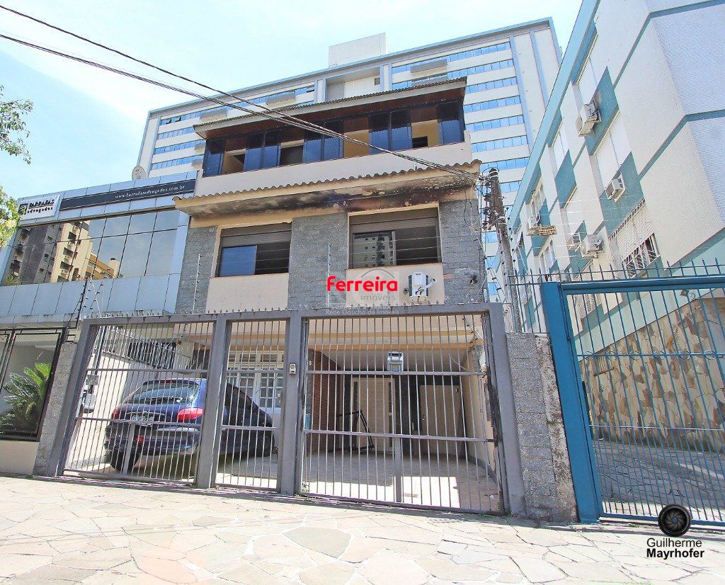 Casa para Venda - 300m², 6 dormitórios, sendo 1 suites, 3 vagas - Menino Deus