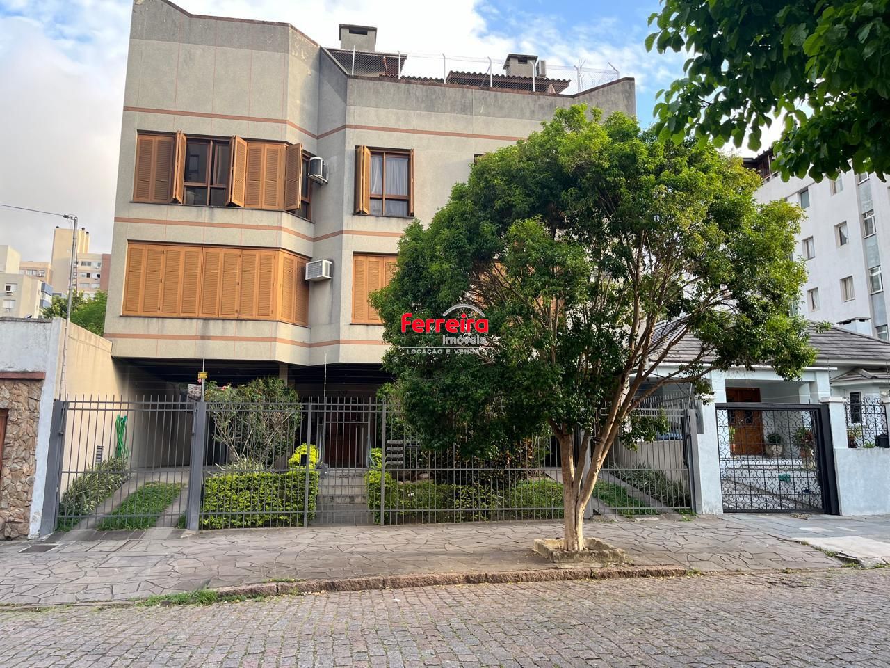 Apartamento de 02 dormitorios com vaga de garagem no Bairro Santana em Porto Alegre/RS
