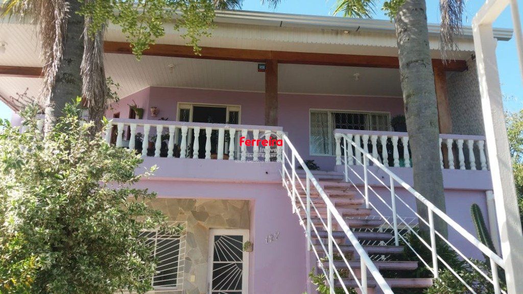 Casa para Venda - 300m², 5 dormitórios, Augusta