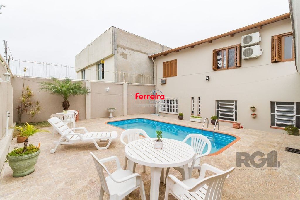 Casa 4 dormitórios no bairro Espírito Santo