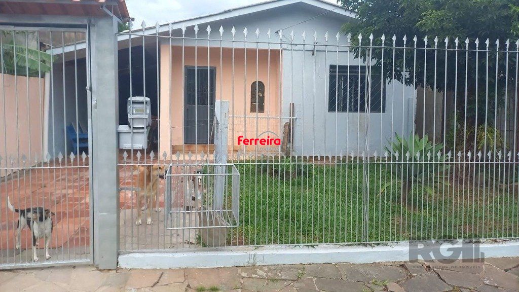 Casa de 2 dormitórios no bairro Rubem Berta