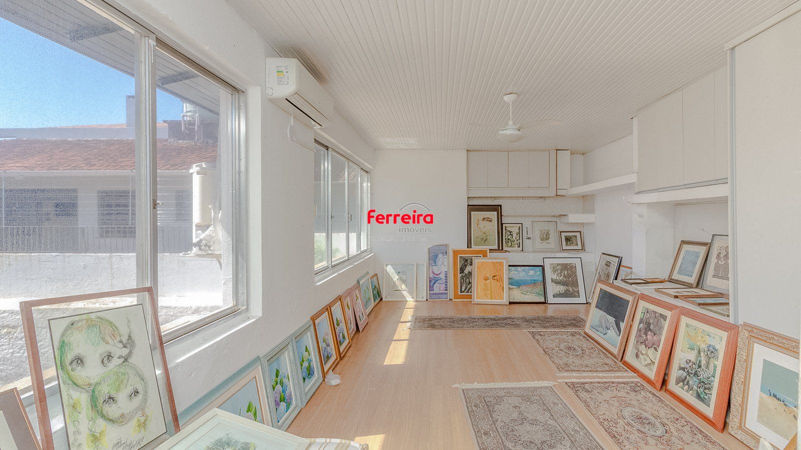 Excelente casa de 308 m² com 4 suítes e 4 vagas de garagem.