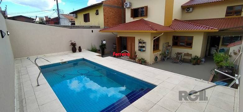 Excelente casa de 287m² com 3 dormitórios e 4 vagas.