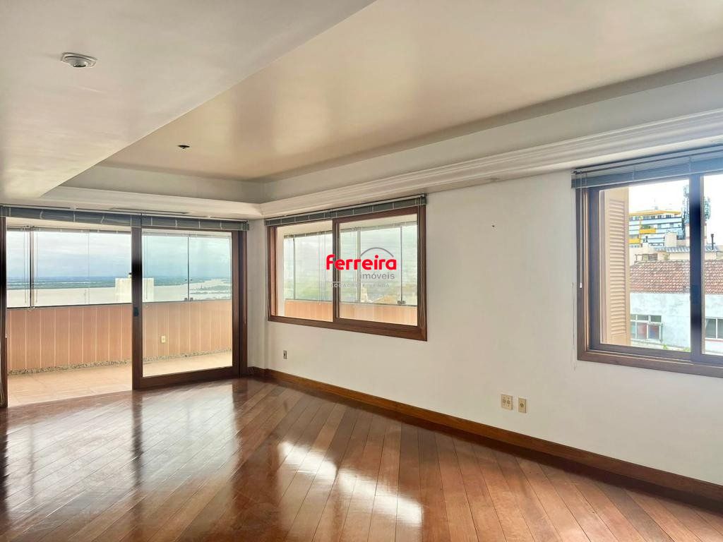 Apartamento de 4 dormitórios e 184m² à venda em Menino Deus, Porto Alegre.