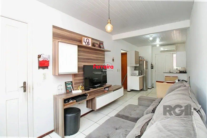 Excelente casa de 45m² com 1 dormitório e 1 vaga no bairro Hípica.