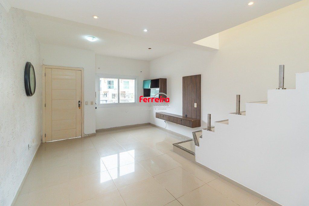 Casa de 2 dormitórios no Bairro Guarujá - Porto Alegre