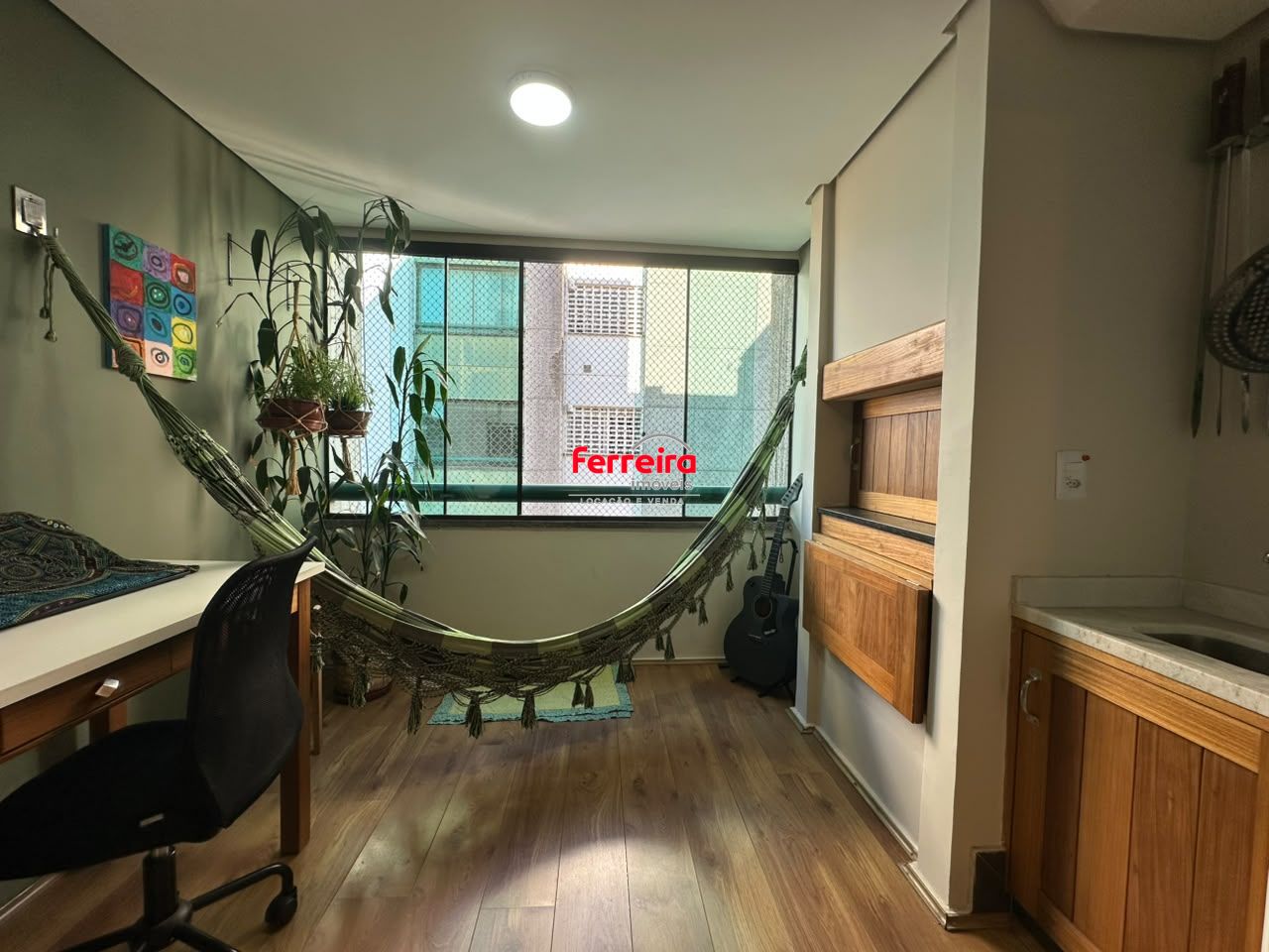 Apartamento 2 dormitórios, com churrasqueira e 1 vaga no bairro Teresópolis em Porto Alegre