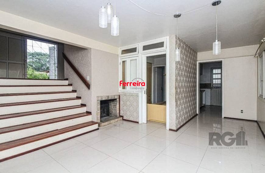 Excelente casa de 147m² com 3 dormitórios, 4 vagas e 1 piscina.
