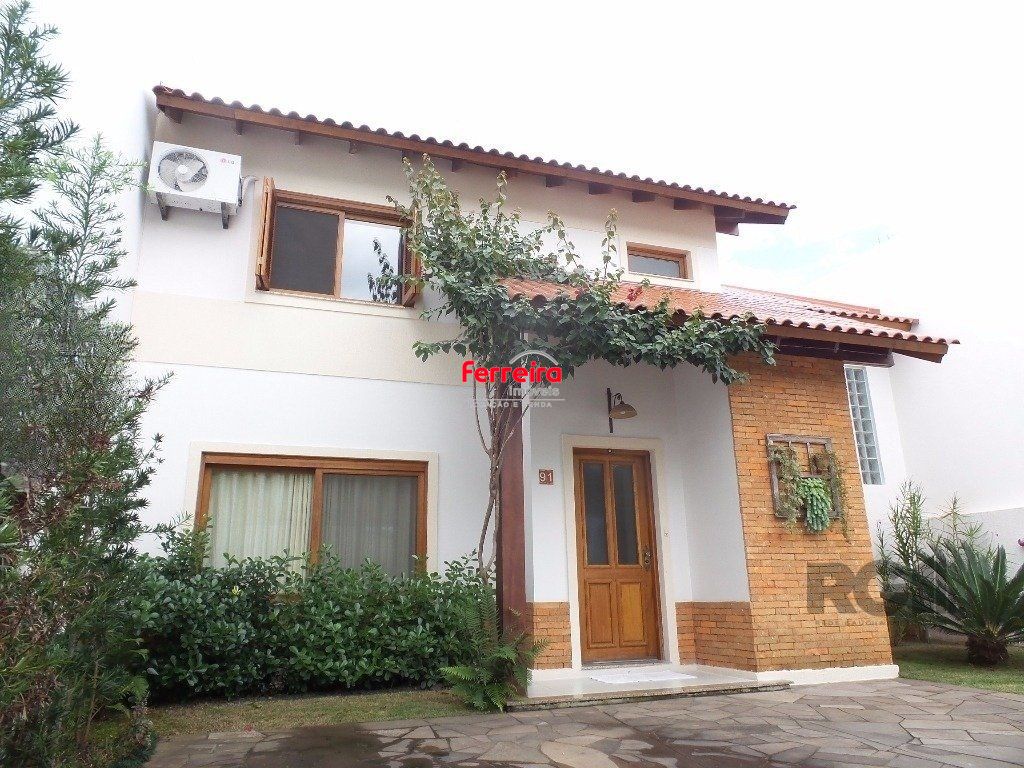 Excelente casa em condomínio com 3 dormitórios e 4 vagas.